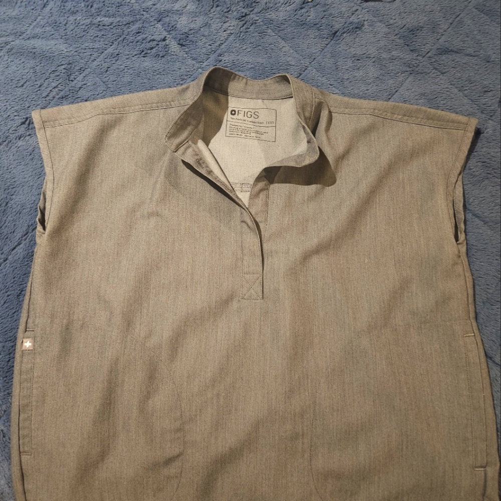 Figs Rafaela scrub top graphite xxs